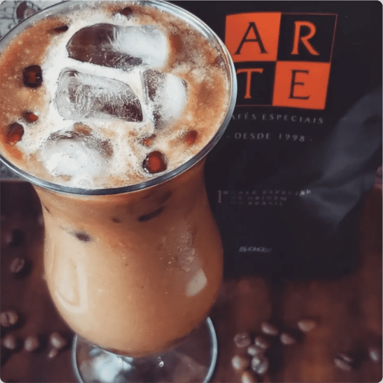 Café Gelado com Calda de Romã, Um Sabor Sofisticado e Refrescante
