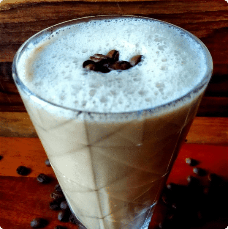 Café Gelado com Leite de Macadâmias, Creme de Castanhas e Cardamomo