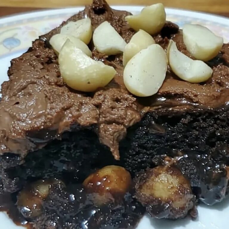 Bolinho diet tipo Petit Gateau, com Macadâmias, sem glúten e sem lactose.